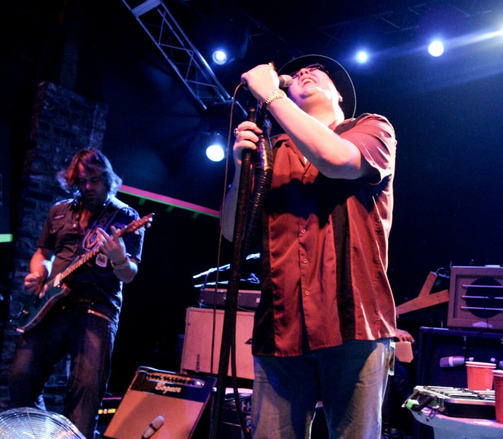 Blues Traveler 20081004 - a man singing into a microphone