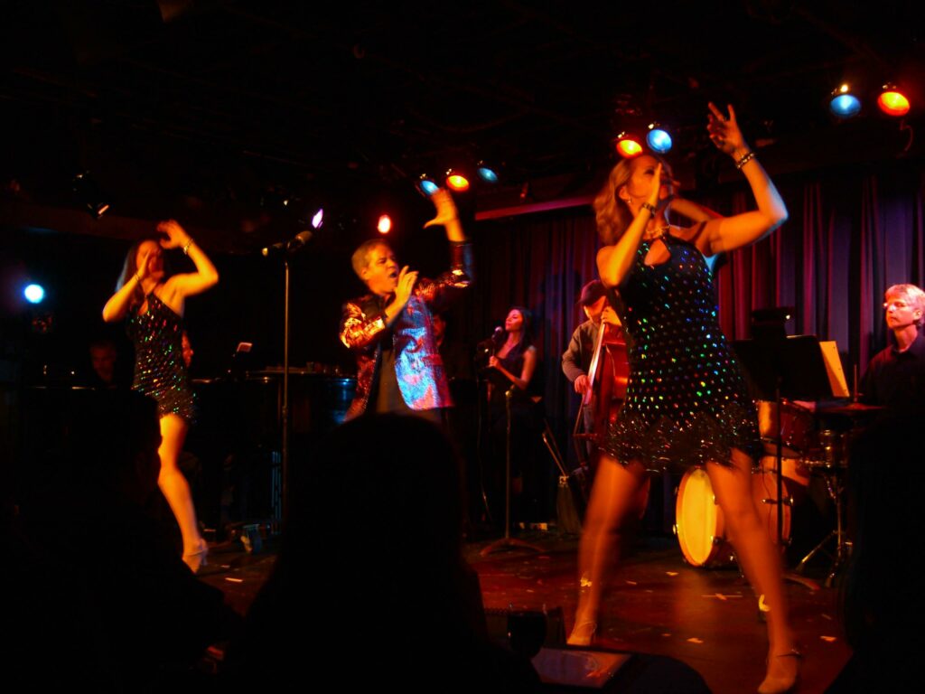 File:10.21.11LucioLessThanCubanByLuigiNovi5.jpg - a group of people on stage