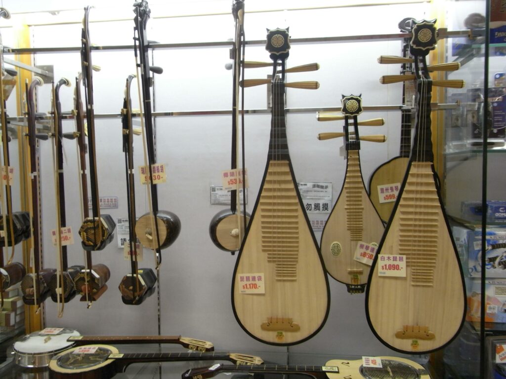 File:HK Jordan Yue Hwa Chinese Products Emporium Music String instruments.jpg - a disp