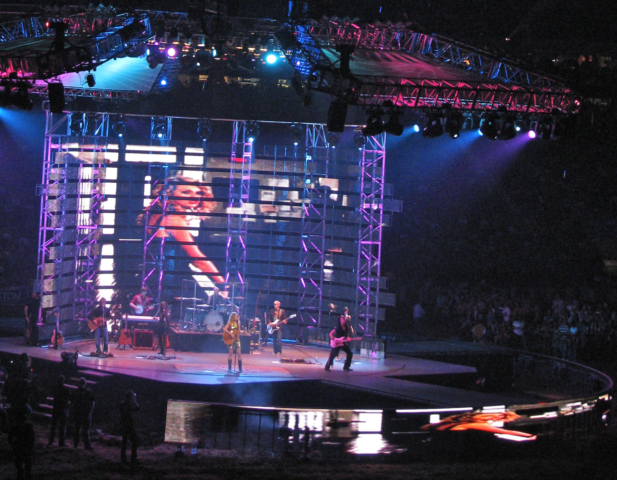 canadian-pop-singers-shaping-the-global-music-scene