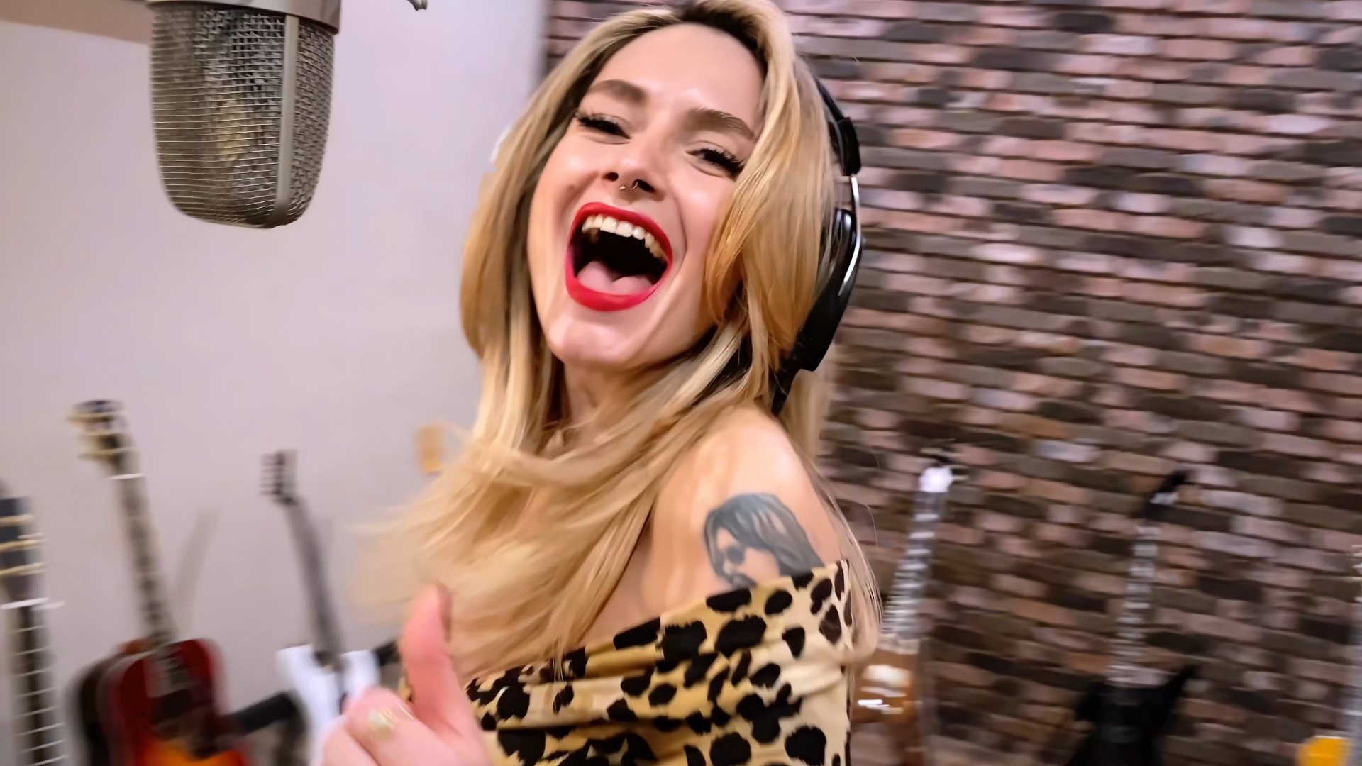 AC/DC - You Shook Me All Night Long - Cover - Kati Cher